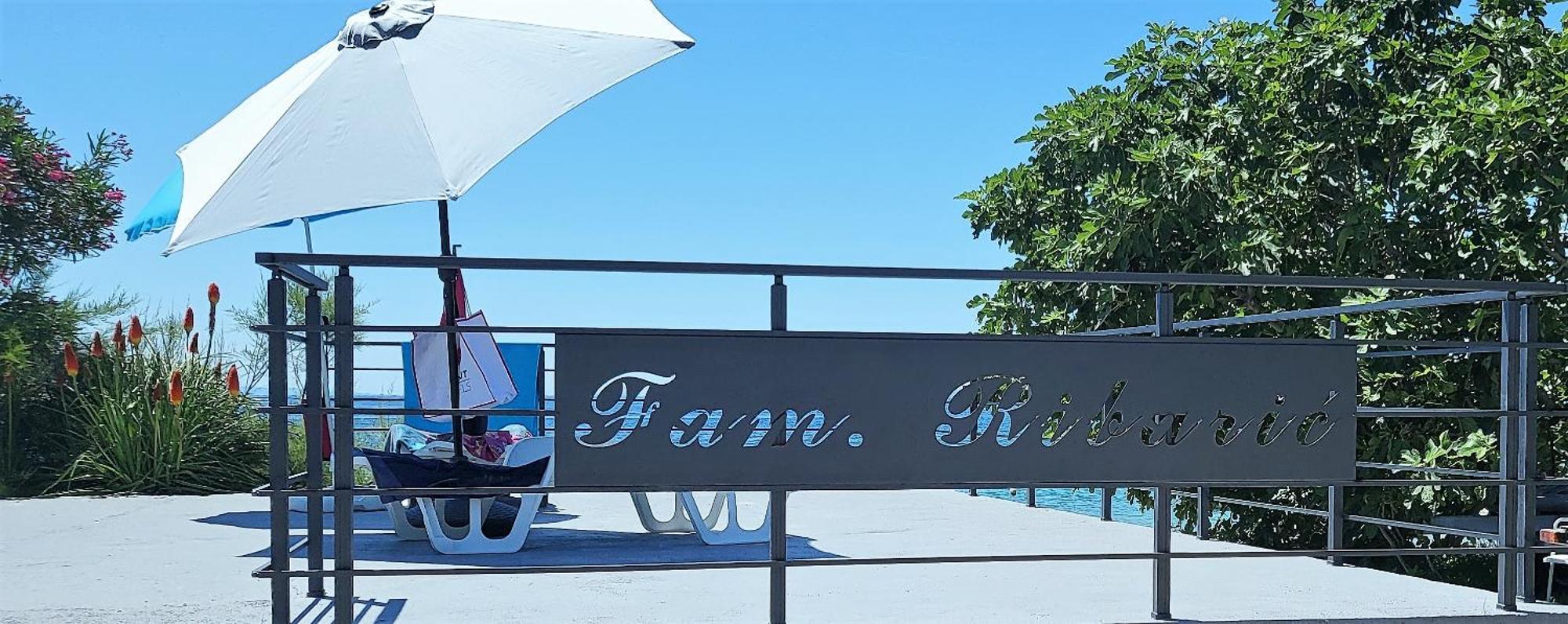 Apartments & Rooms Fam Ribaric Banjol Ngoại thất bức ảnh