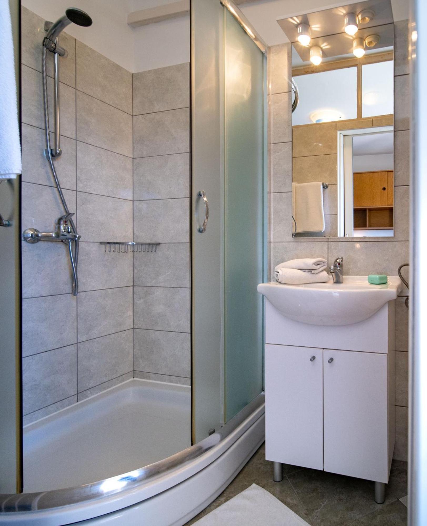 Apartments & Rooms Fam Ribaric Banjol Ngoại thất bức ảnh