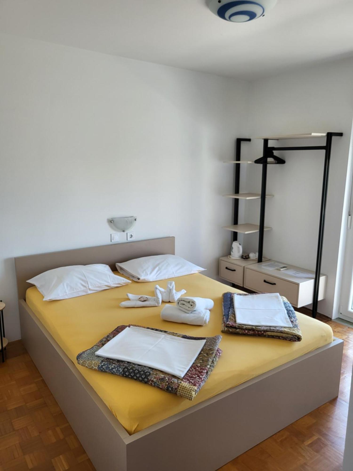 Apartments & Rooms Fam Ribaric Banjol Ngoại thất bức ảnh