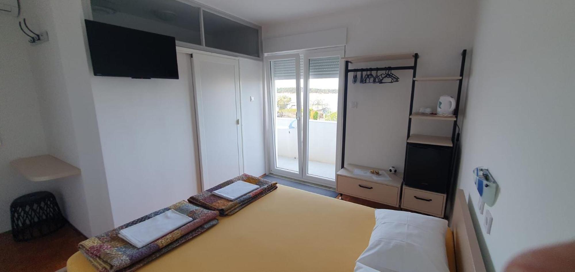 Apartments & Rooms Fam Ribaric Banjol Phòng bức ảnh