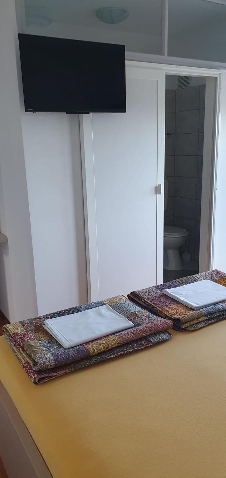 Apartments & Rooms Fam Ribaric Banjol Phòng bức ảnh