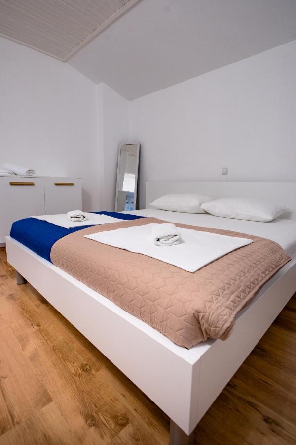 Apartments & Rooms Fam Ribaric Banjol Ngoại thất bức ảnh