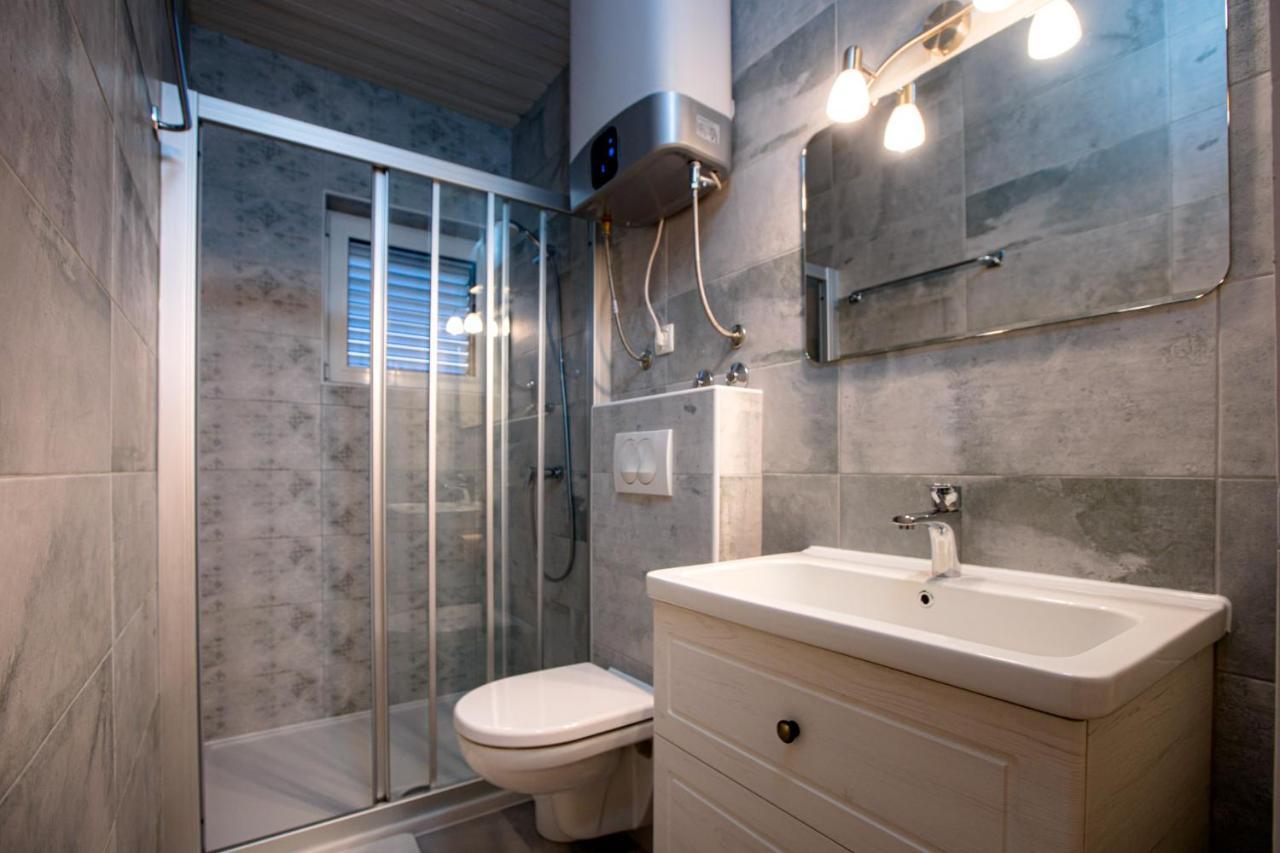 Apartments & Rooms Fam Ribaric Banjol Ngoại thất bức ảnh