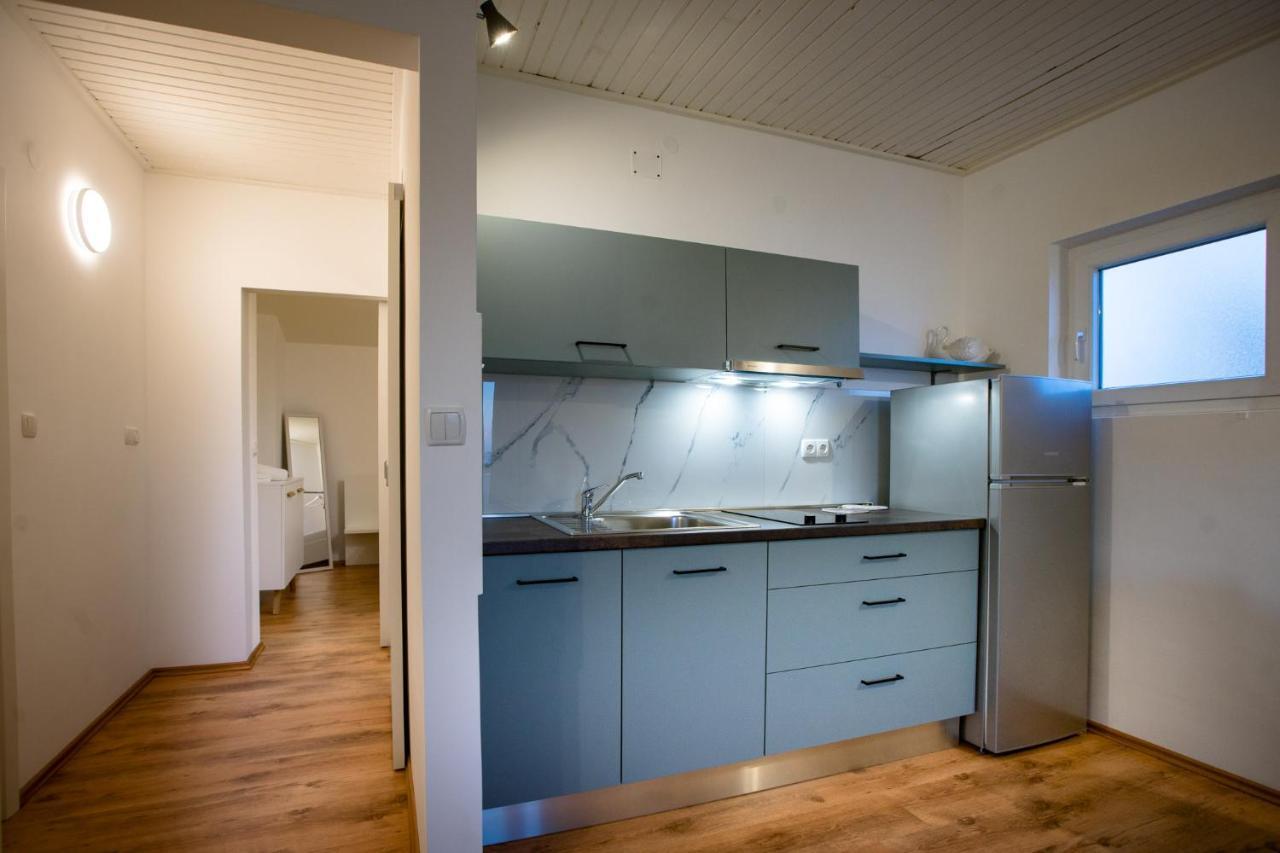 Apartments & Rooms Fam Ribaric Banjol Ngoại thất bức ảnh