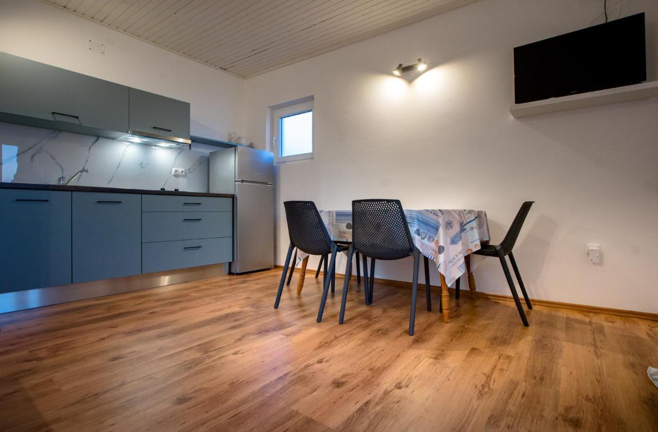 Apartments & Rooms Fam Ribaric Banjol Ngoại thất bức ảnh